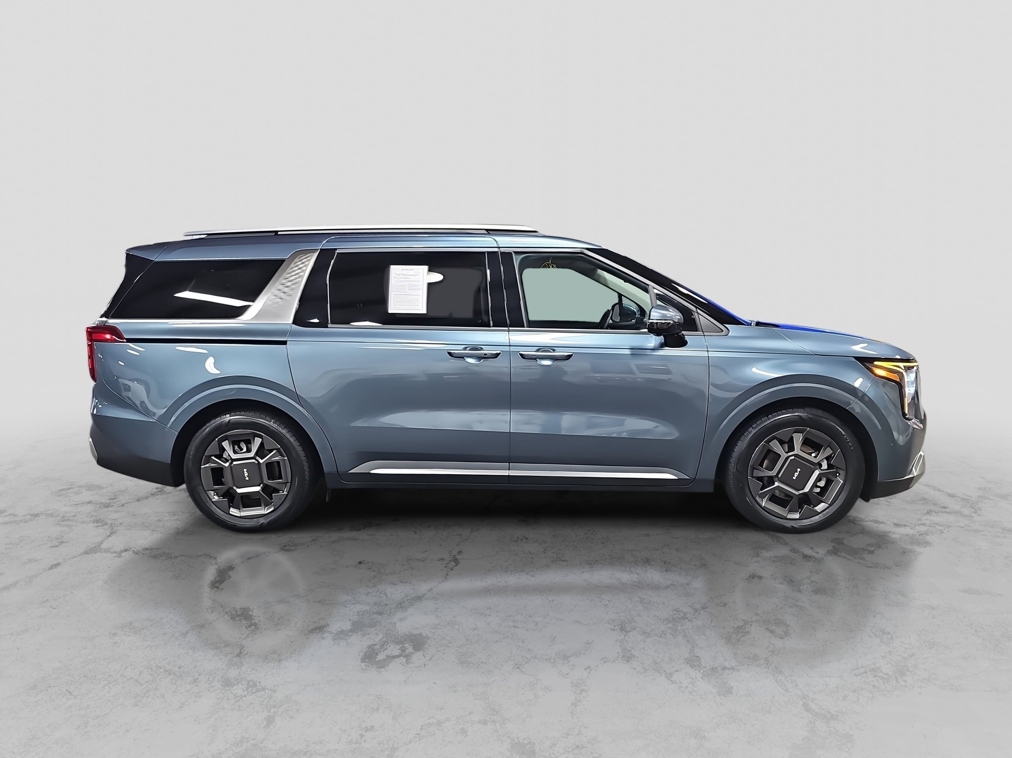 Used 2025 Kia Carnival SX image 4