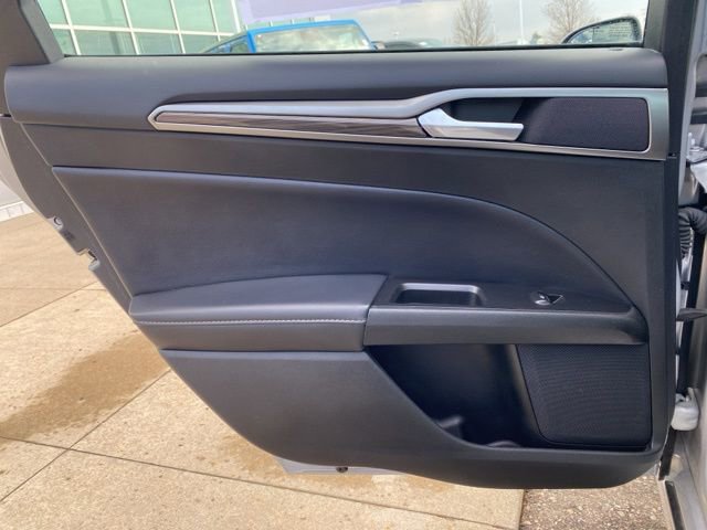 Used 2017 Ford Fusion SE w/ Fusion SE Technology Package image 21