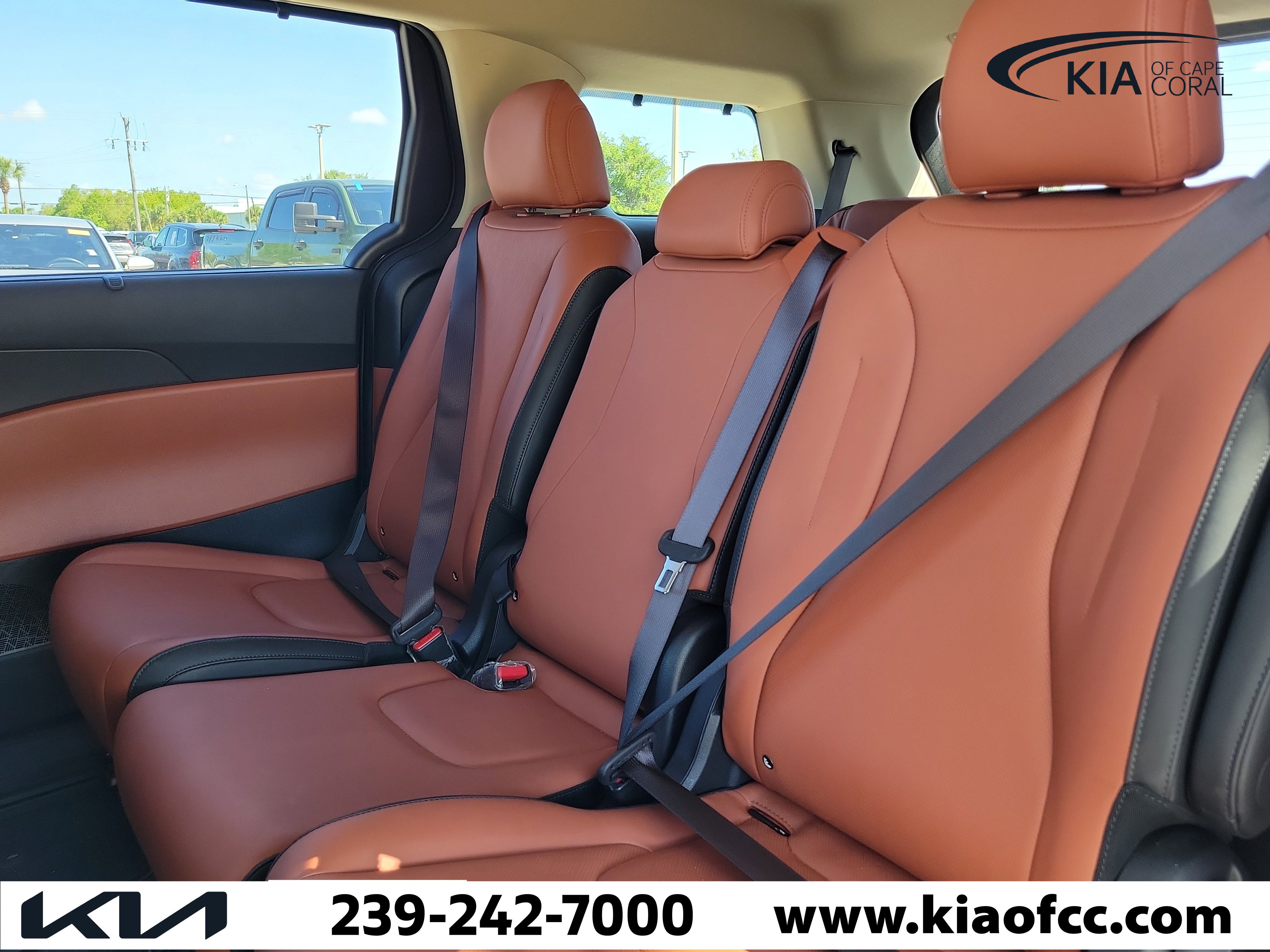 Used 2025 Kia Carnival EX FWD image 15
