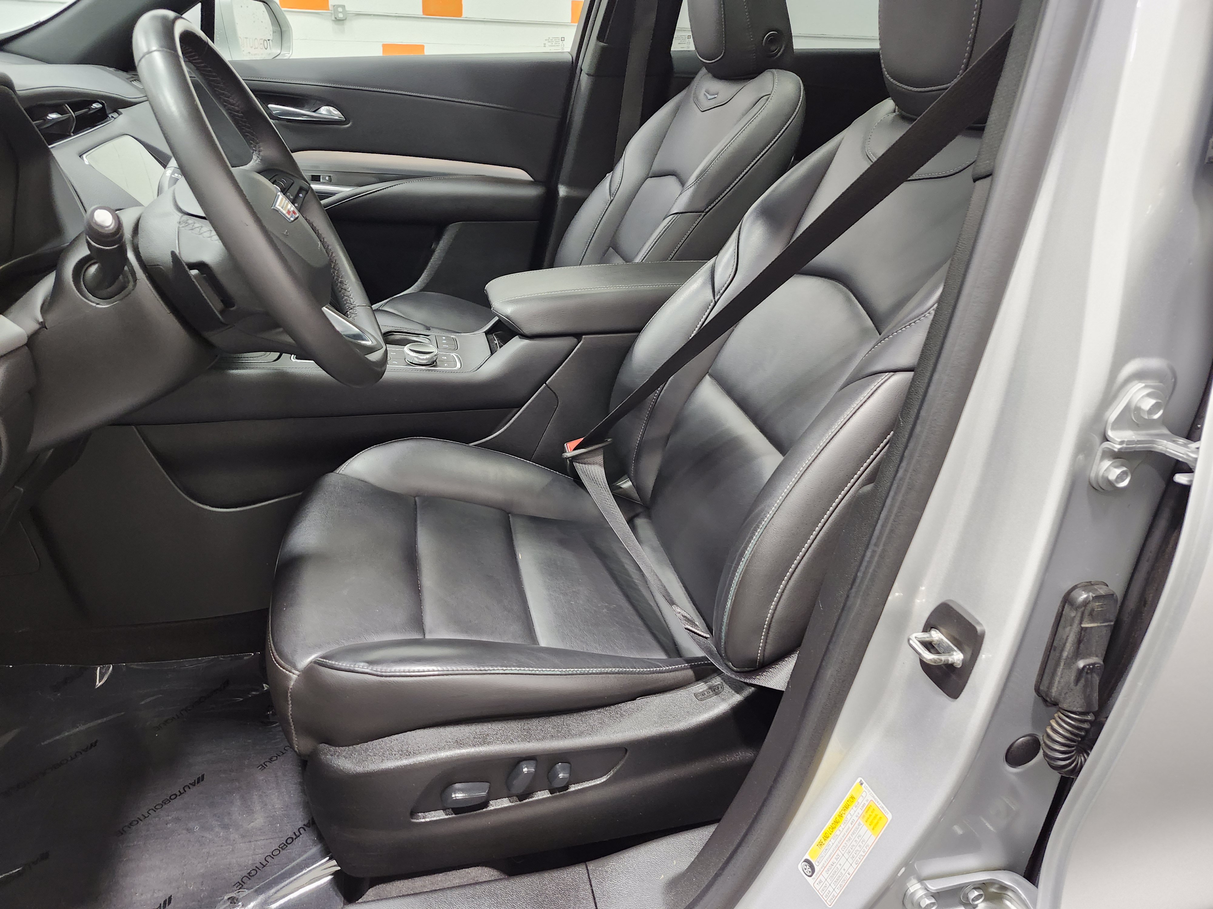 Used 2019 Cadillac XT4 Premium Luxury AWD/4WD image 28