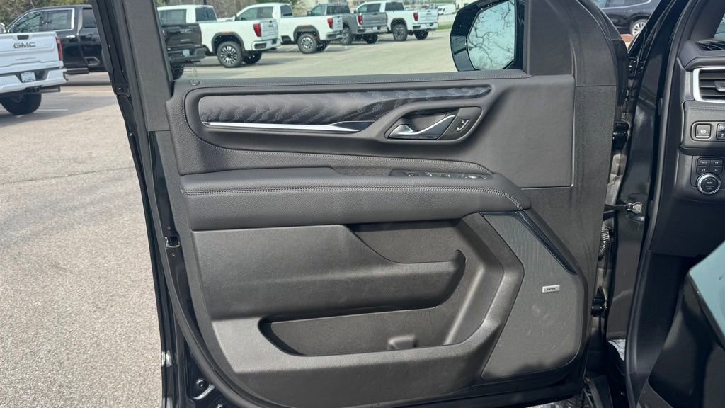 Used 2024 GMC Yukon Denali w/ Denali Reserve Package image 25