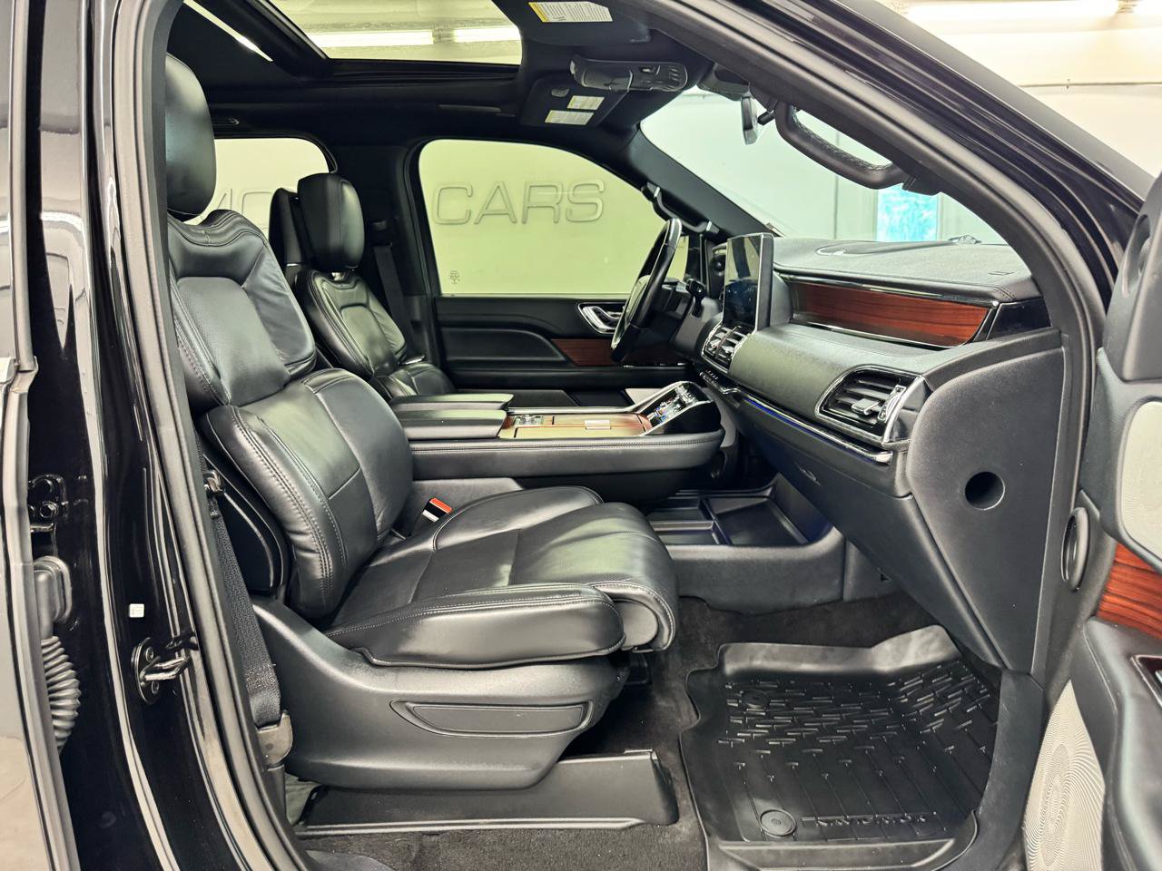 Used 2023 Lincoln Navigator L Reserve AWD/4WD image 17