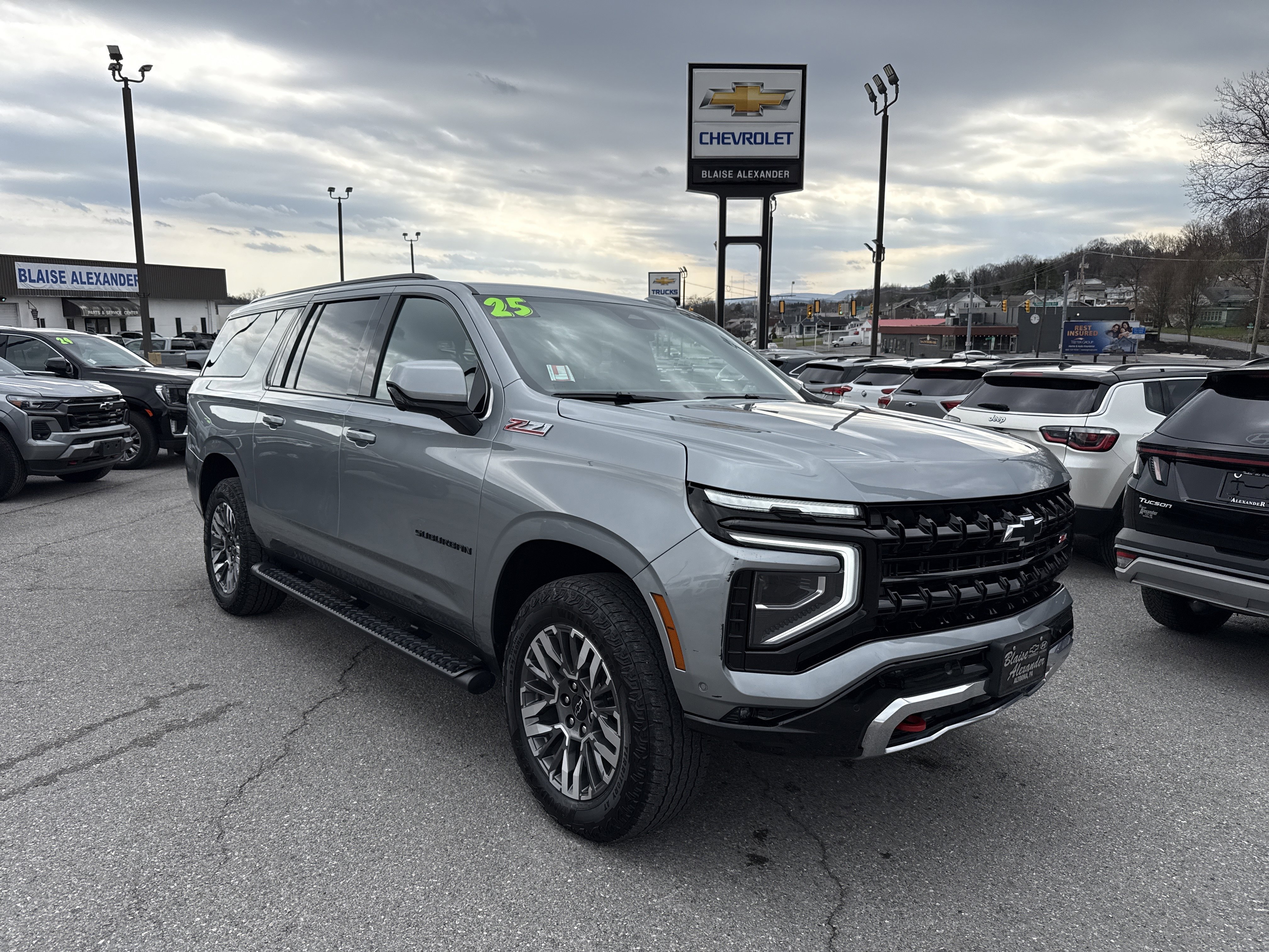 Used 2025 Chevrolet Suburban Z71 AWD/4WD image 1