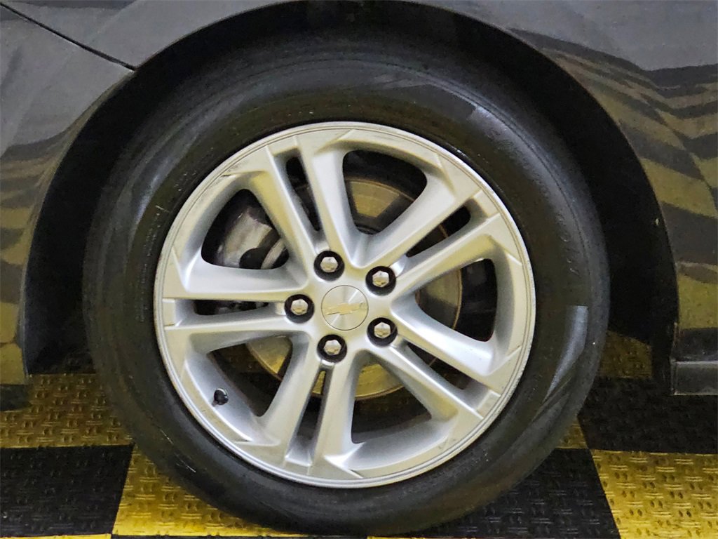 Used 2017 Chevrolet Cruze LT image 9