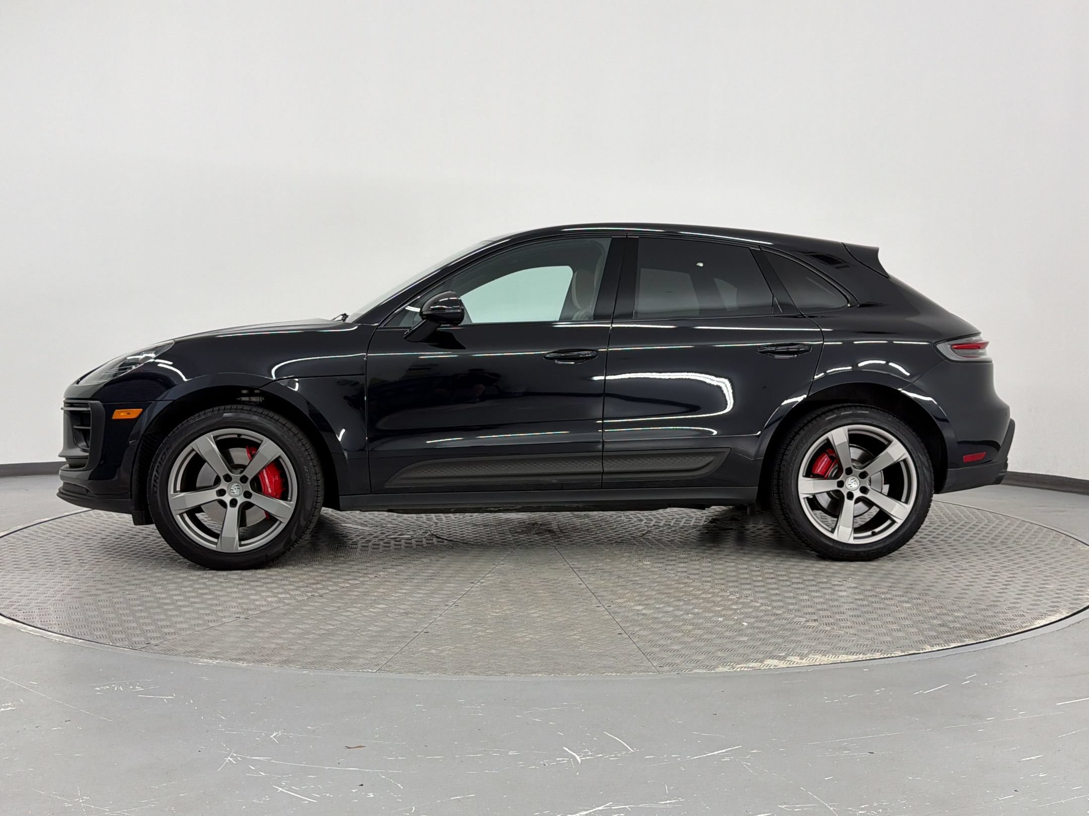 Used 2023 Porsche Macan S AWD/4WD image 2