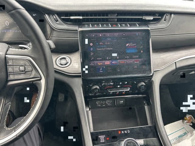Used 2023 Jeep Grand Cherokee Limited w/ Luxury Tech Group II AWD/4WD image 9