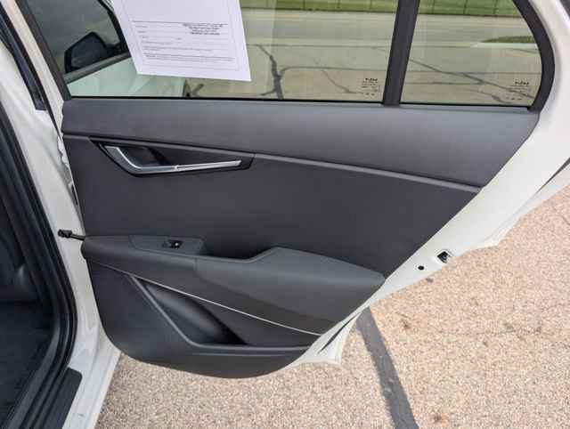 Used 2024 Kia Niro EX Touring FWD image 7