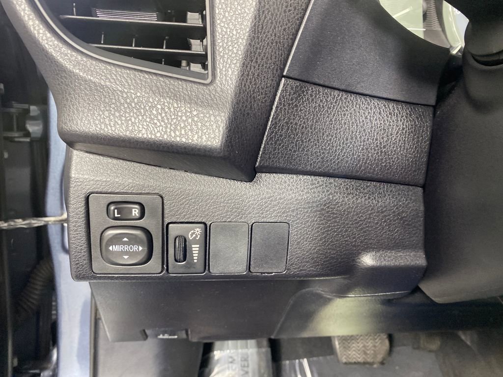 Used 2015 Toyota Corolla L image 11