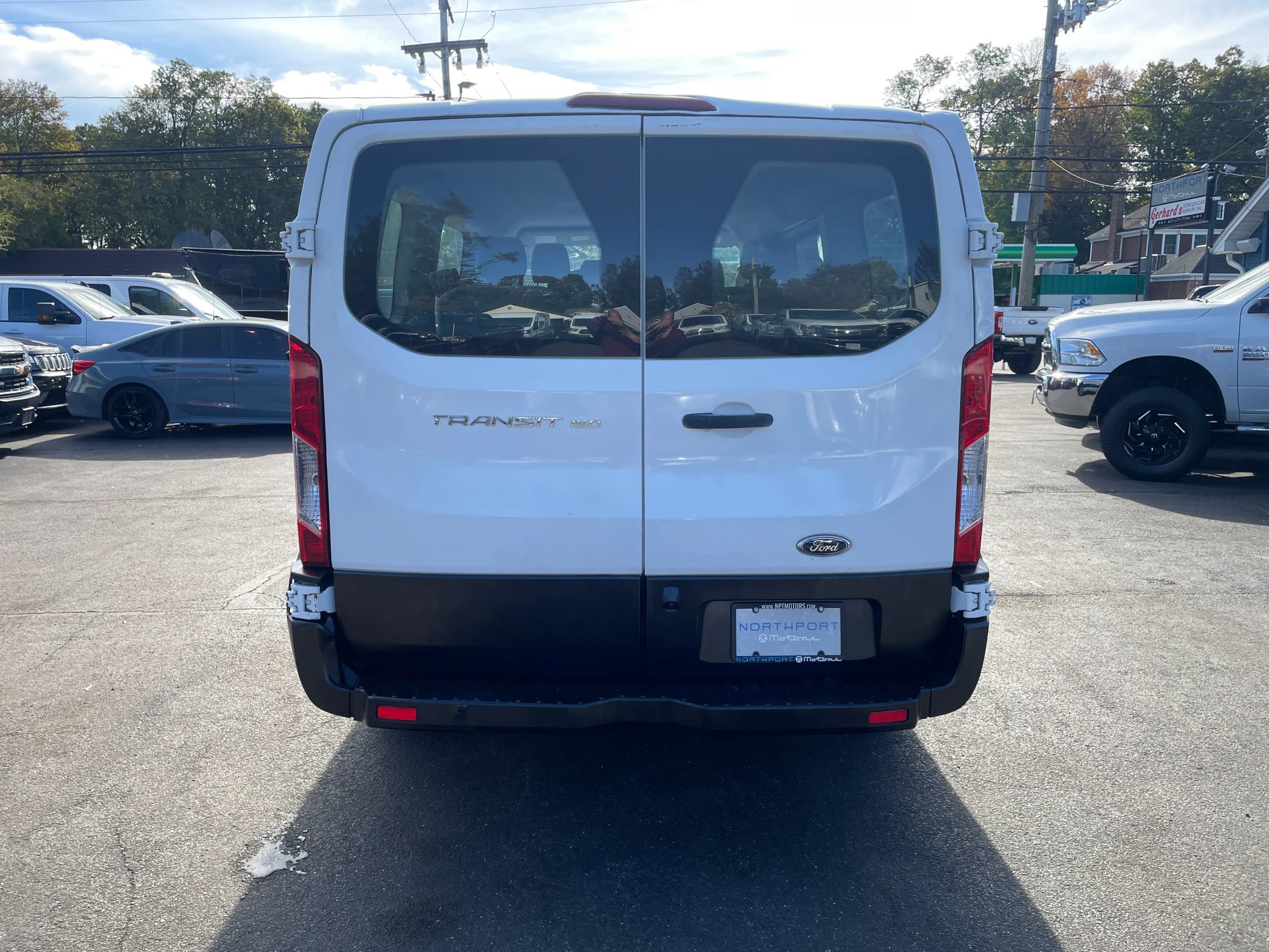 Used 2017 Ford Transit 150 130 Low Roof Wagon RWD image 4