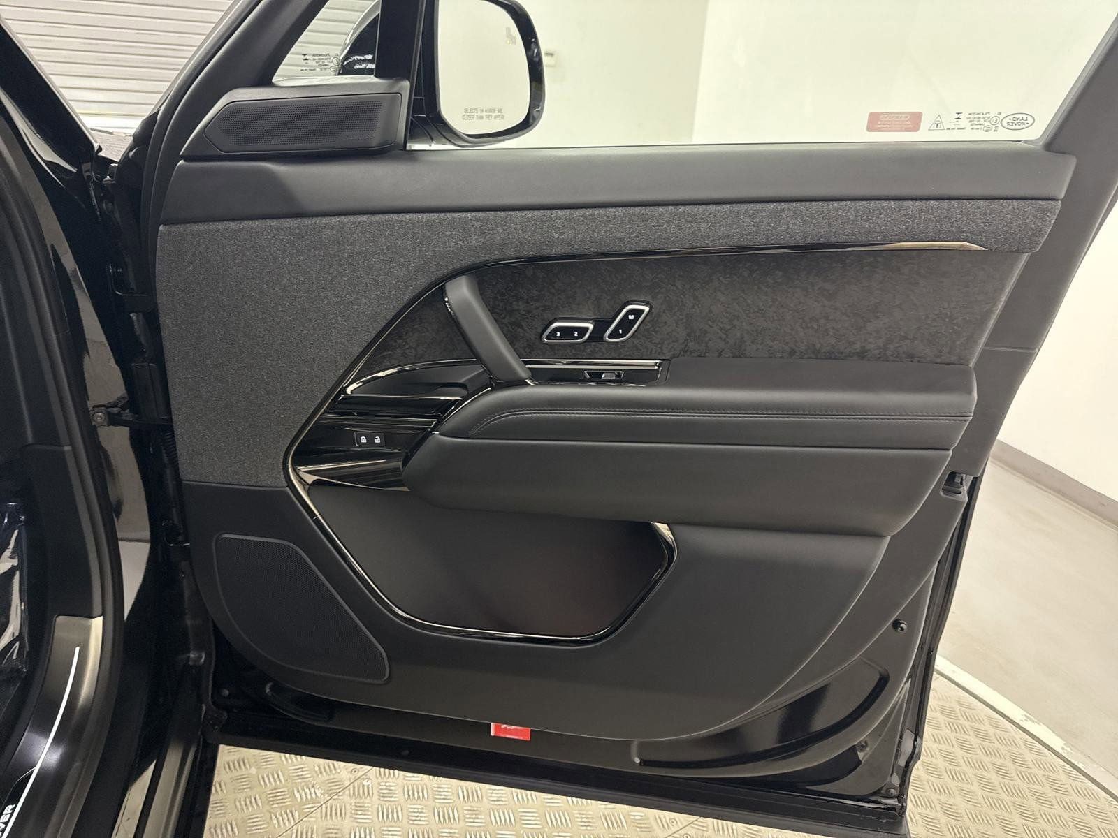 New 2025 Land Rover Range Rover Sport Dynamic SE image 31