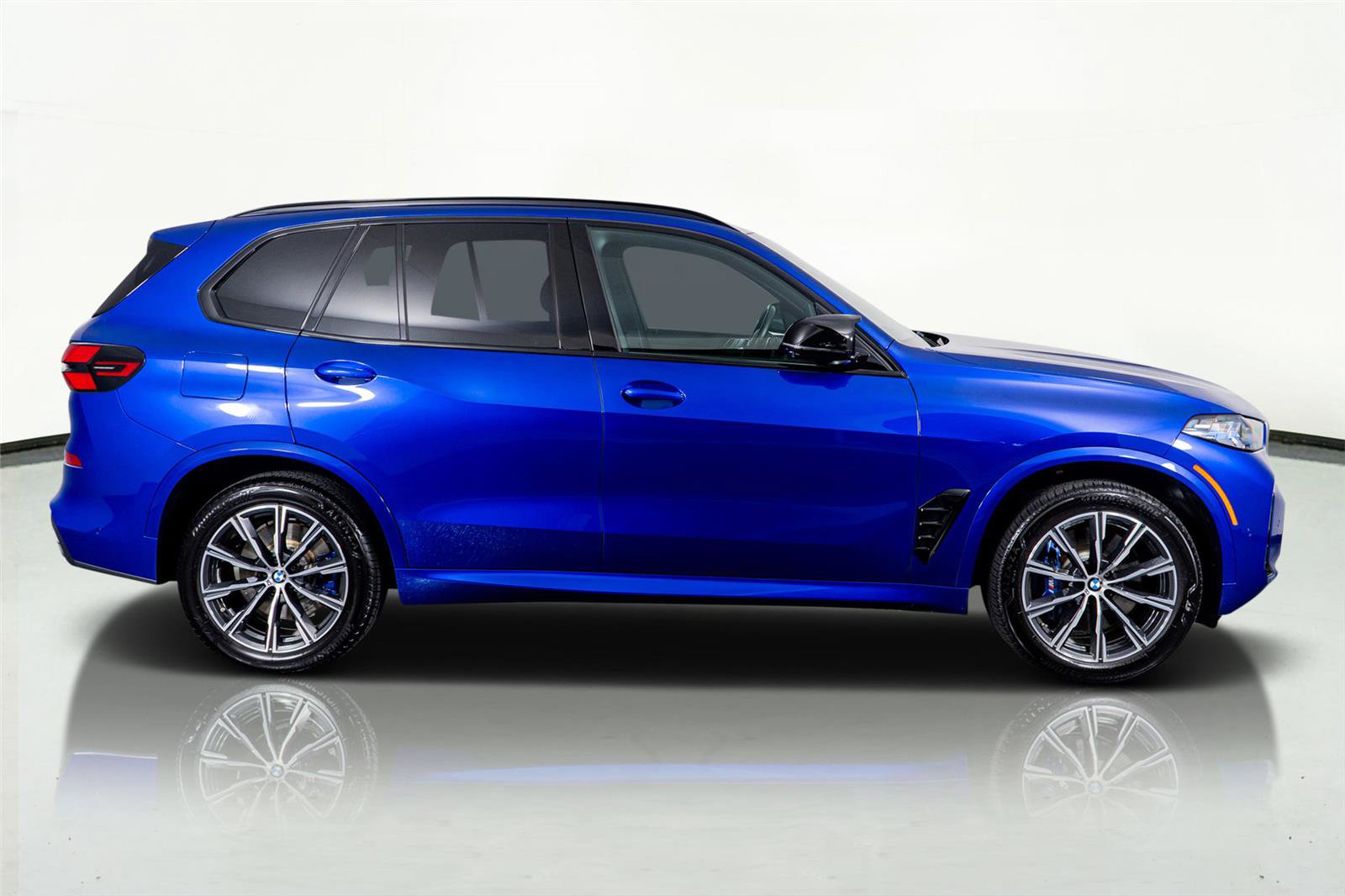 Used 2025 BMW X5 M60i AWD/4WD image 5