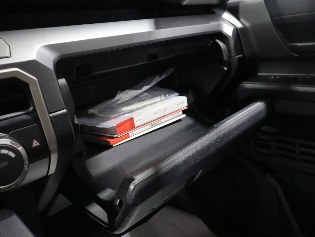 Used 2025 Toyota 4Runner TRD Off-Road image 31