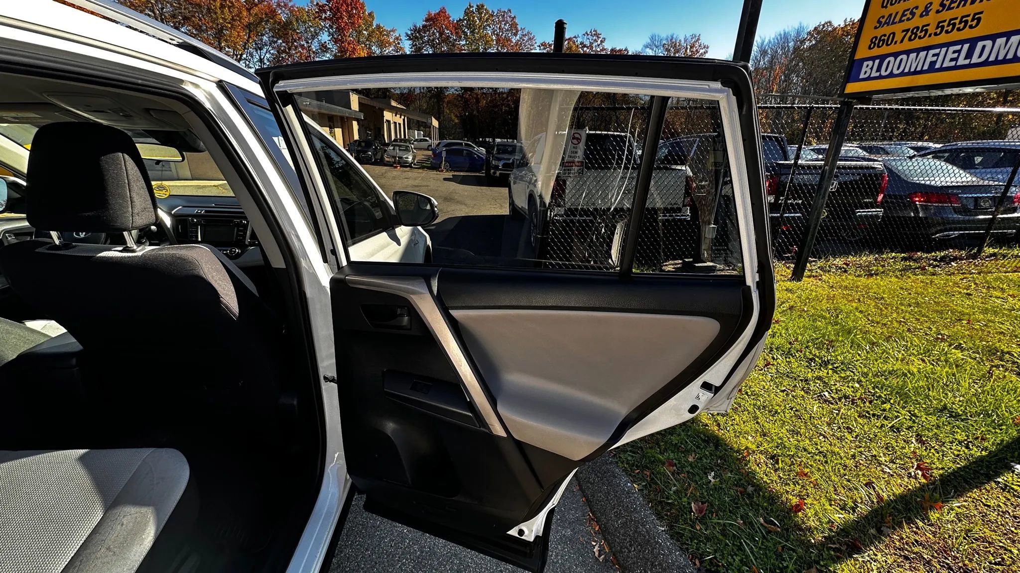 Used 2018 Toyota RAV4 XLE image 29