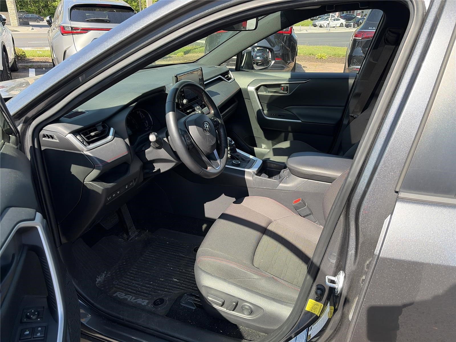 Used 2021 Toyota RAV4 SE w/ Weather & Moonroof Package AWD/4WD image 11