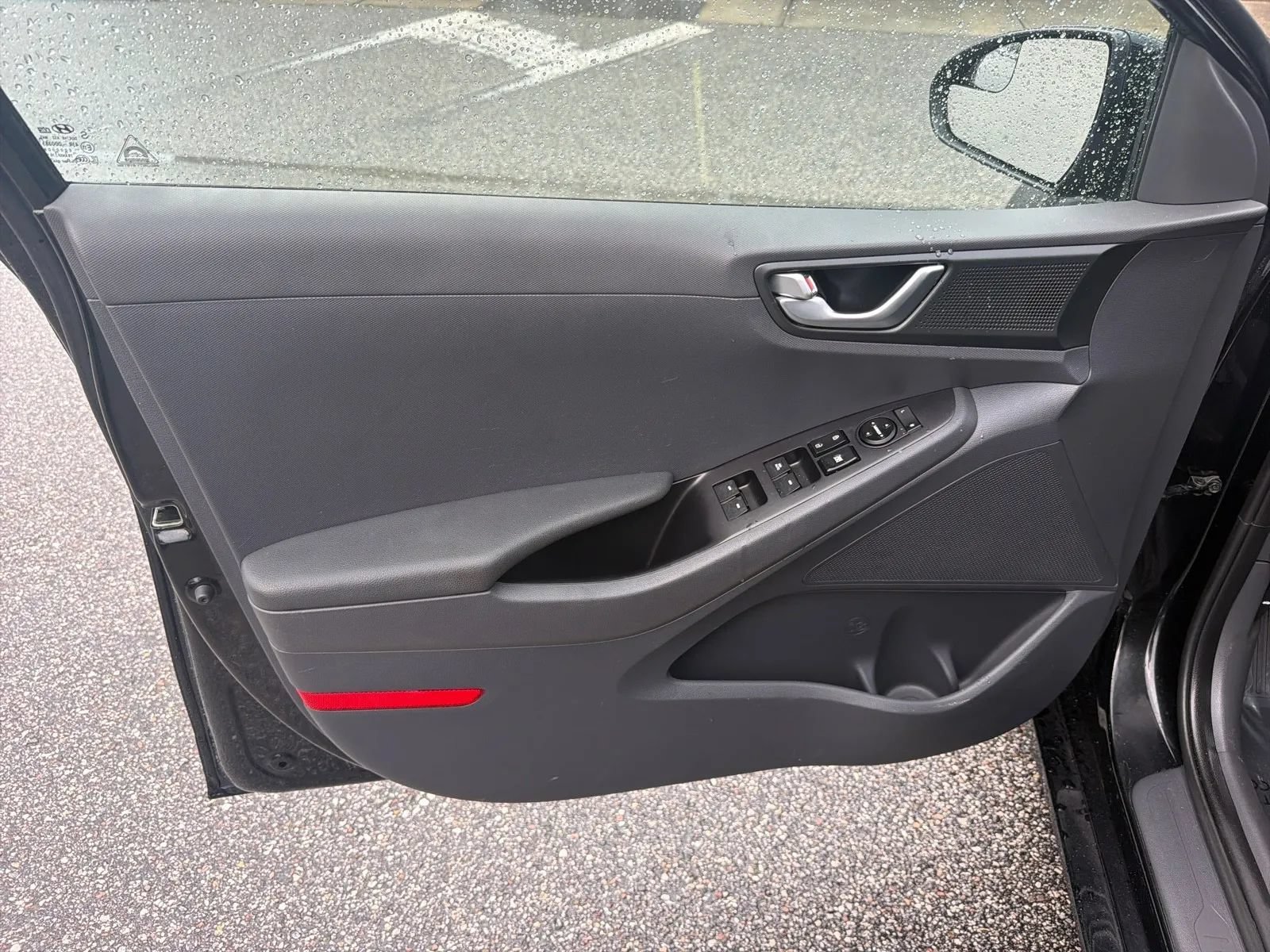 Used 2019 Hyundai Ioniq Electric FWD image 13