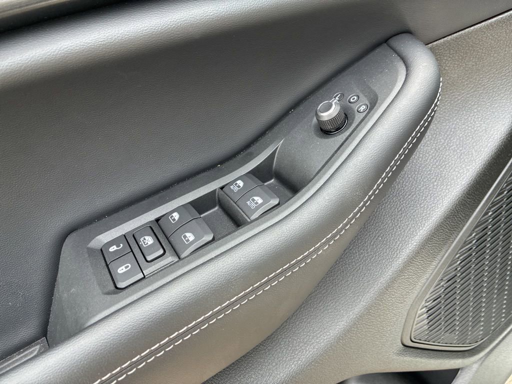 Used 2025 Jeep Grand Cherokee L Laredo w/ Luxury Tech Group I image 13