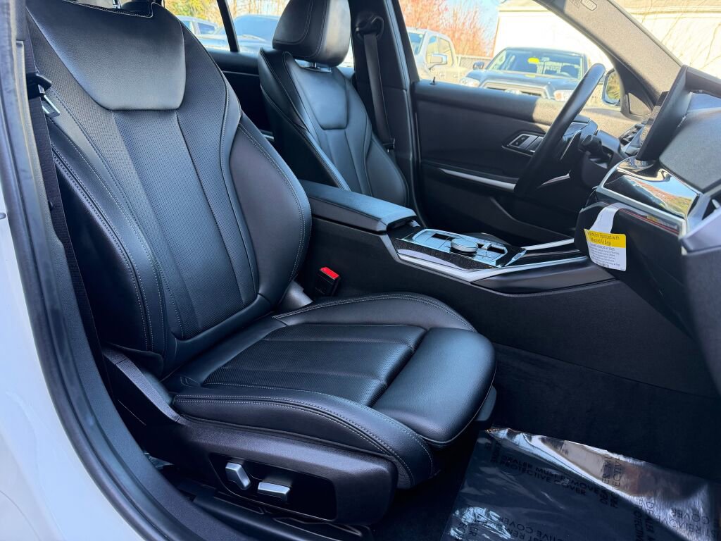Used 2023 BMW 330i xDrive Sedan w/ Premium Package image 25