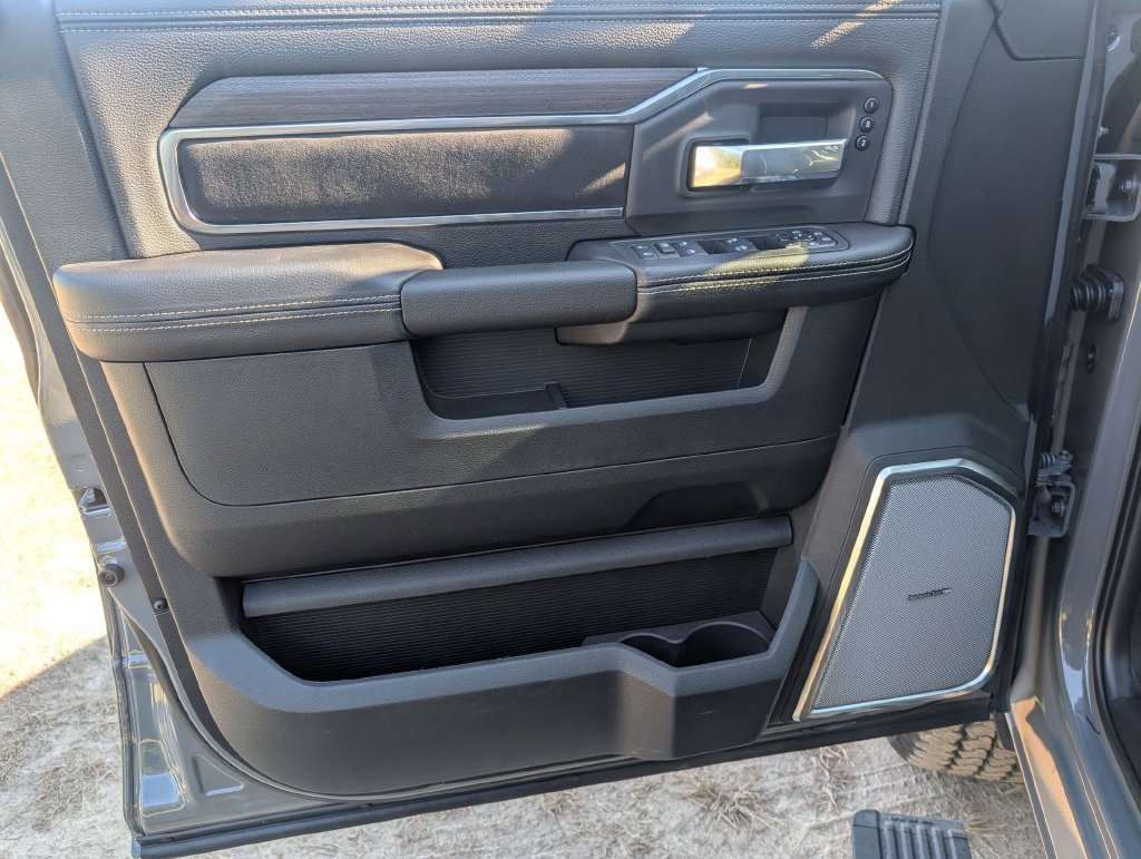 New 2026 RAM 2500 Laramie AWD/4WD image 9