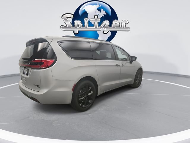 New 2026 Chrysler Pacifica Limited image 9