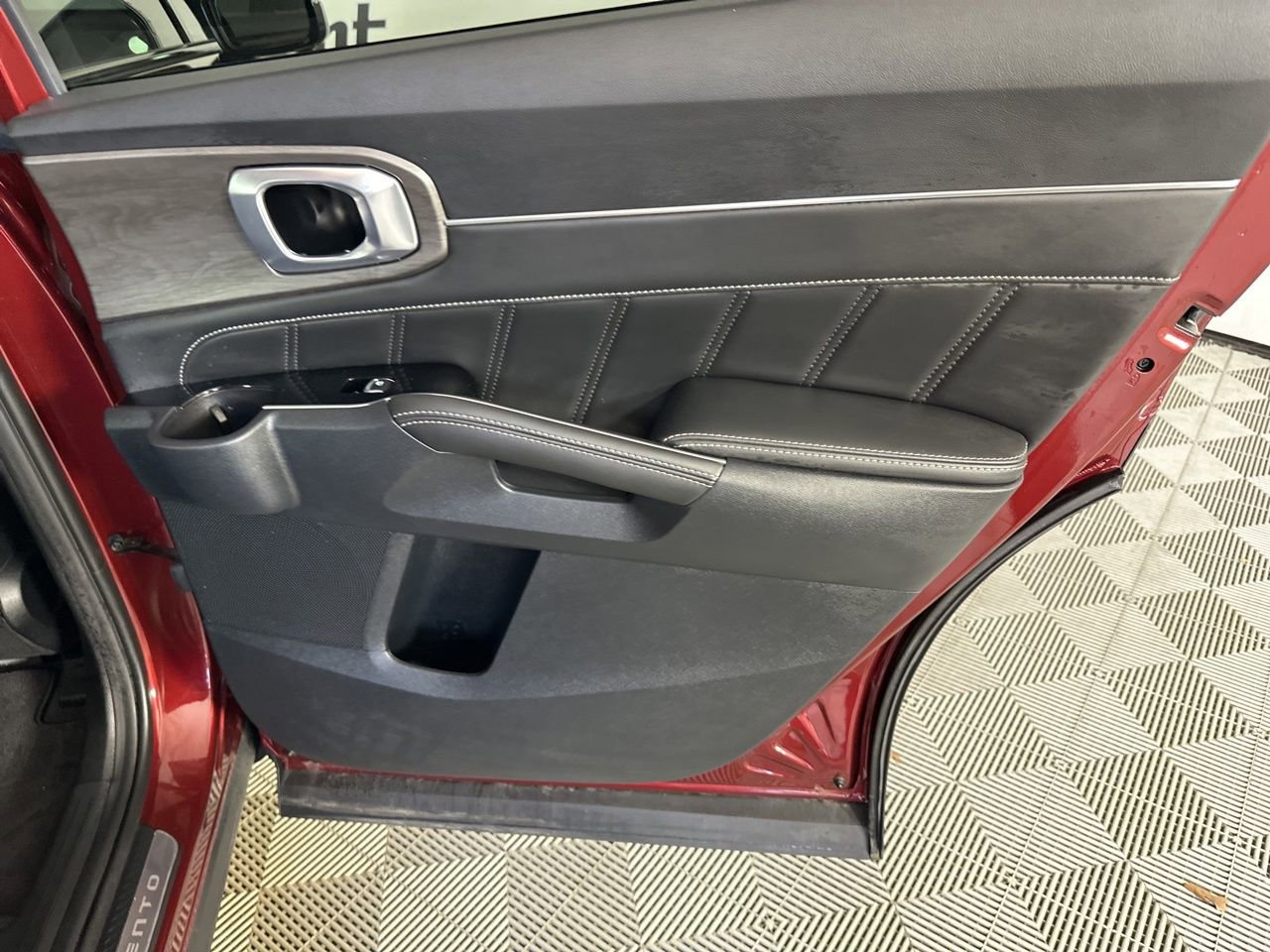 Used 2024 Kia Sorento SX image 30