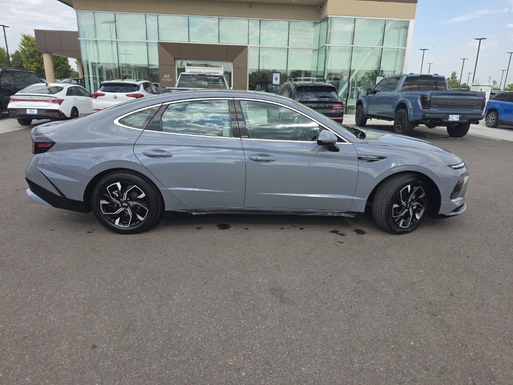 Certified 2025 Hyundai Sonata SEL FWD image 9