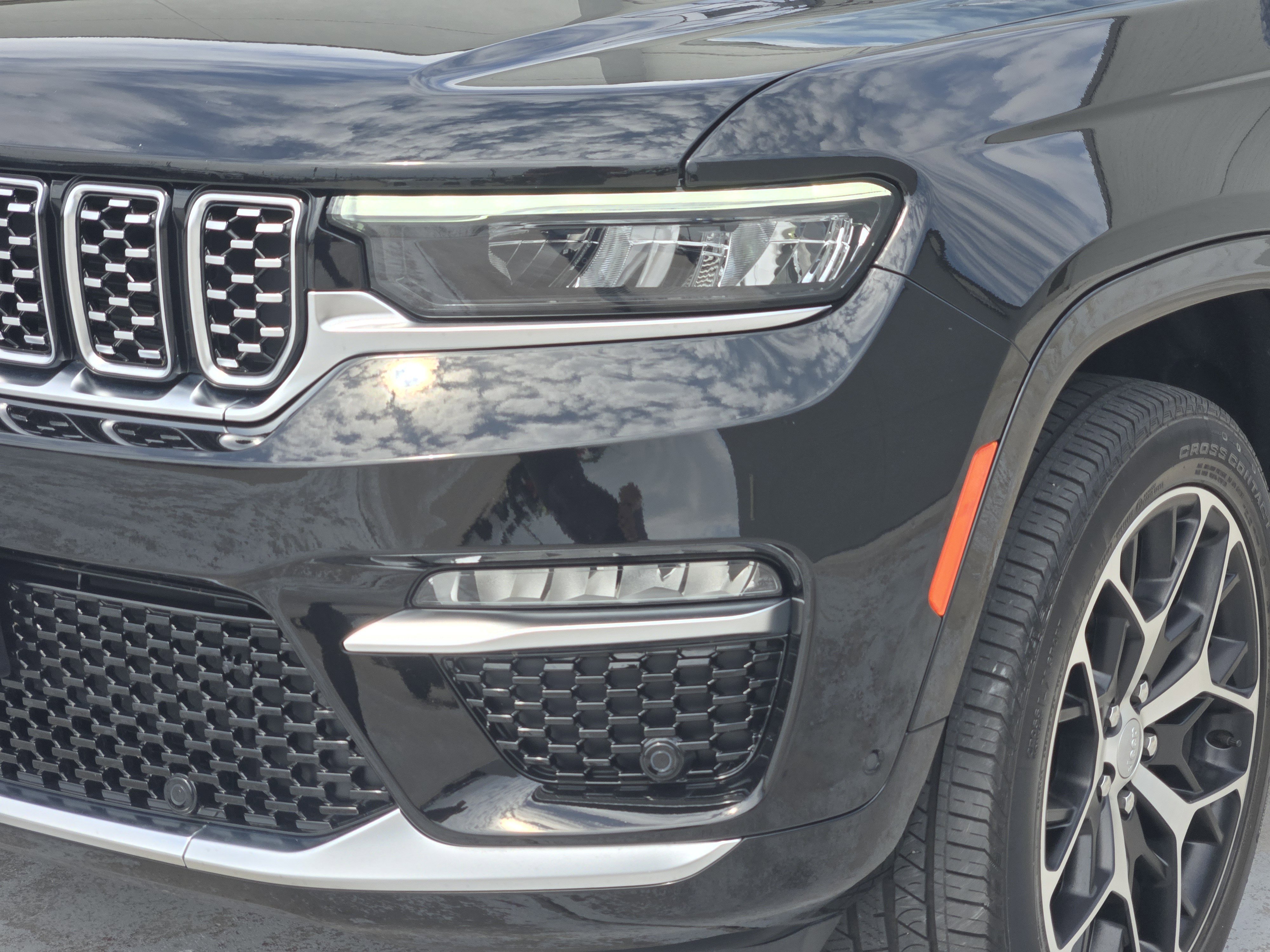 Used 2024 Jeep Grand Cherokee Summit AWD/4WD image 11