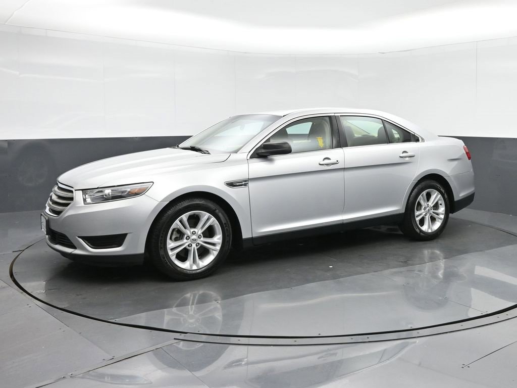 Used 2017 Ford Taurus SE image 3