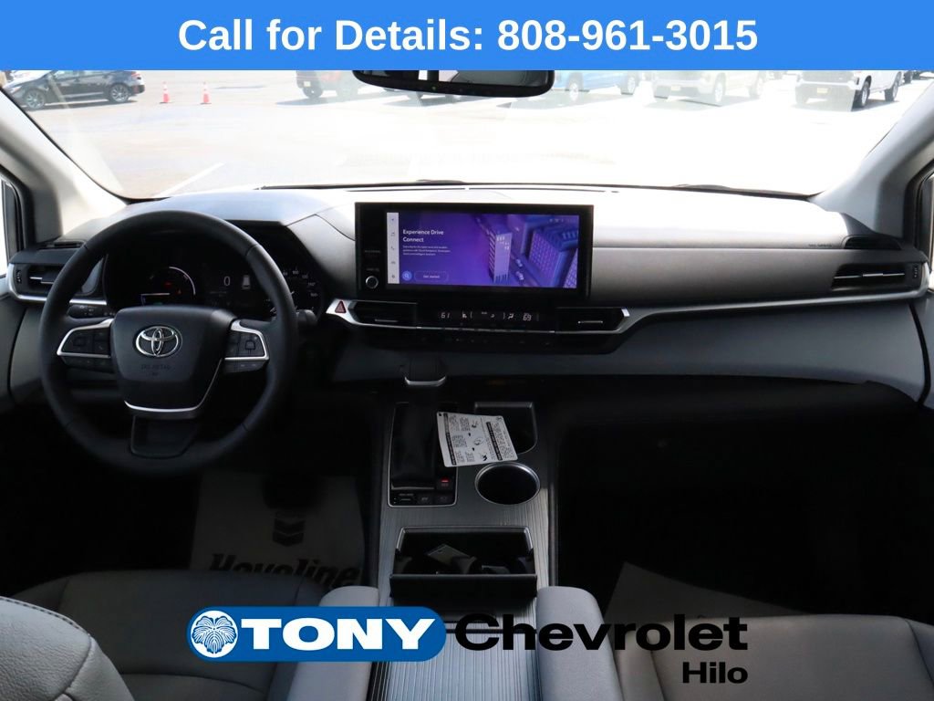 Used 2026 Toyota Sienna XLE image 11