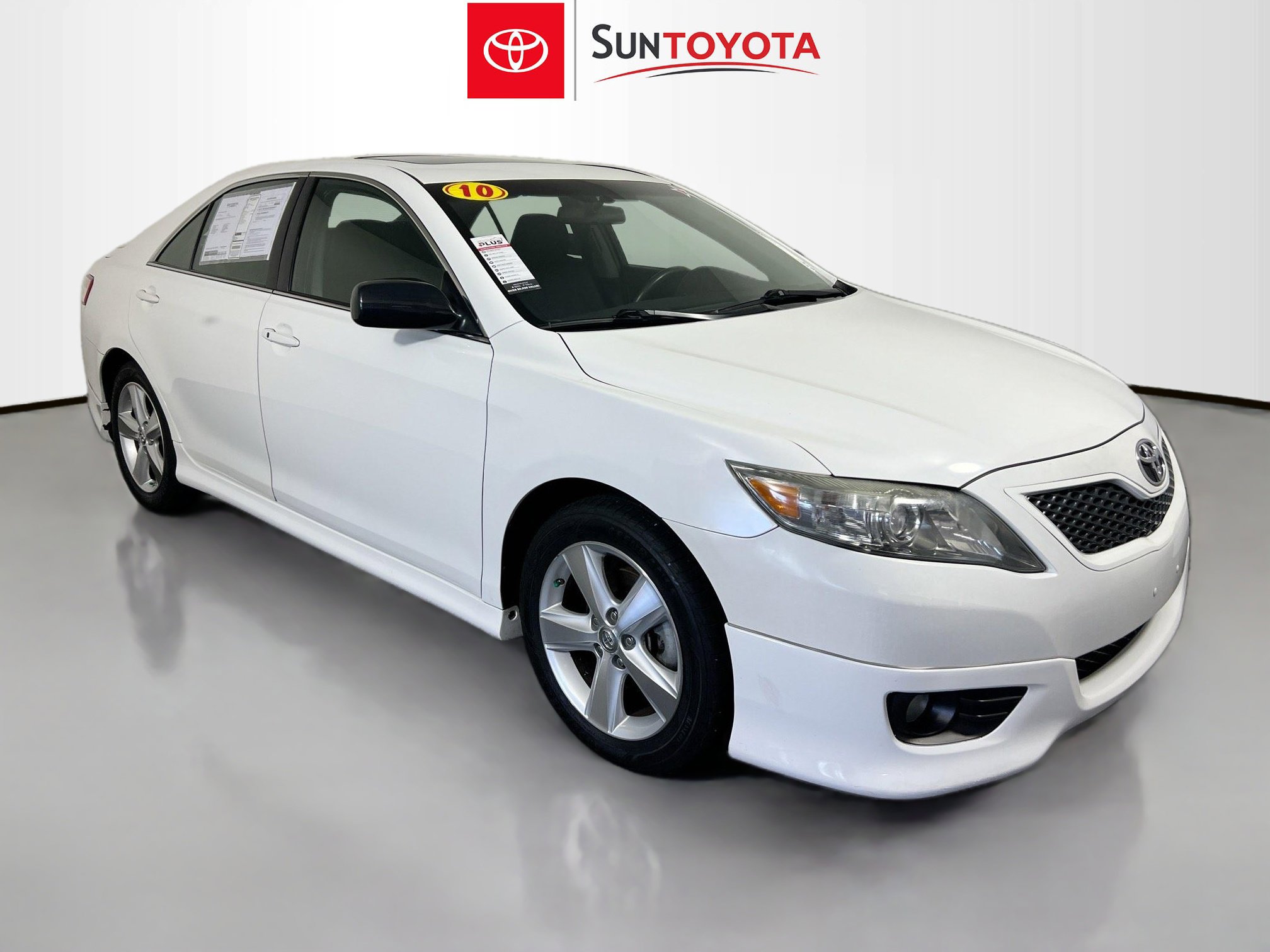 Used 2010 Toyota Camry SE image 1