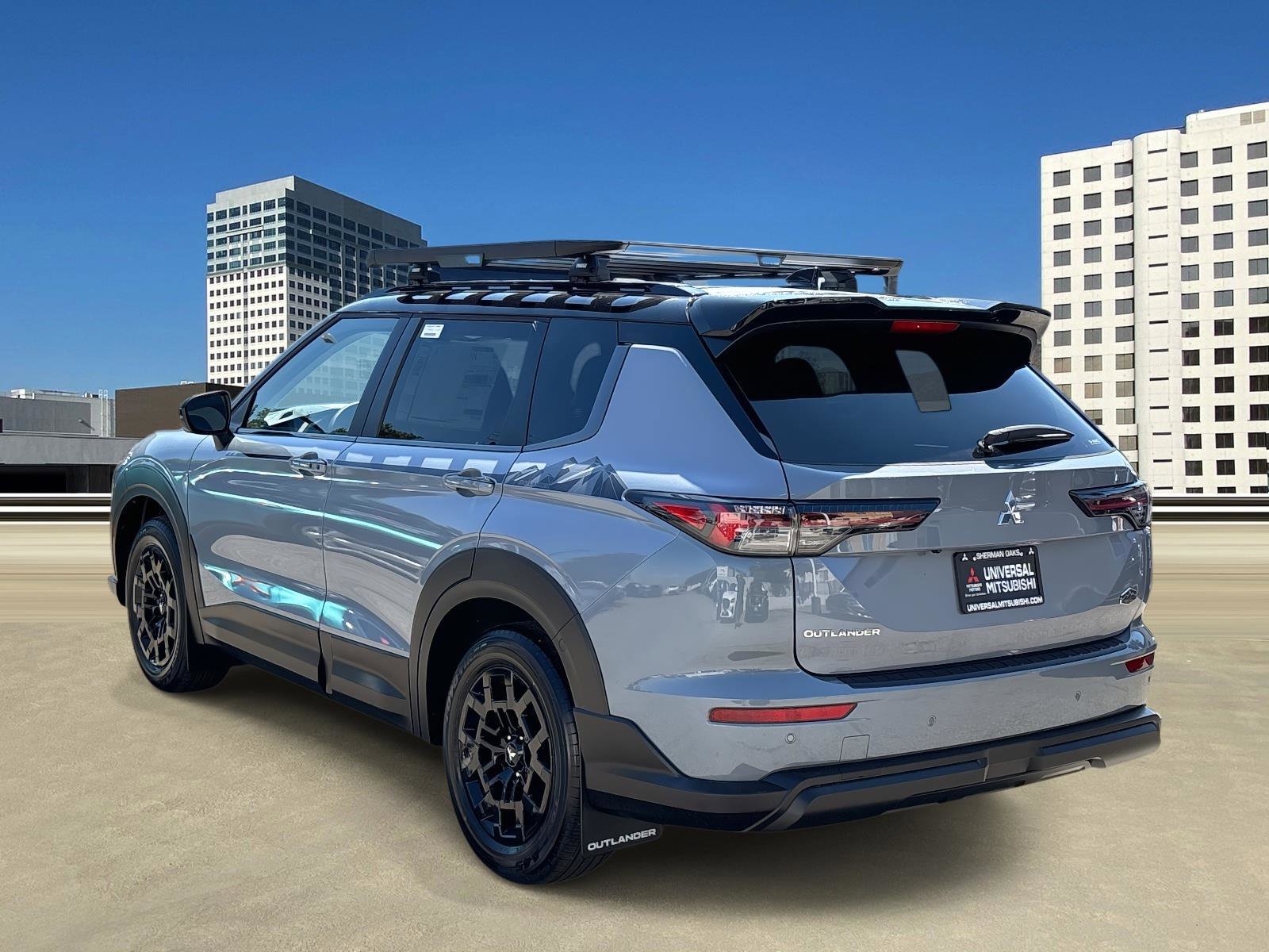 New 2025 Mitsubishi Outlander SE image 3