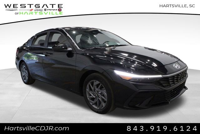 Used 2024 Hyundai Elantra SEL image 1