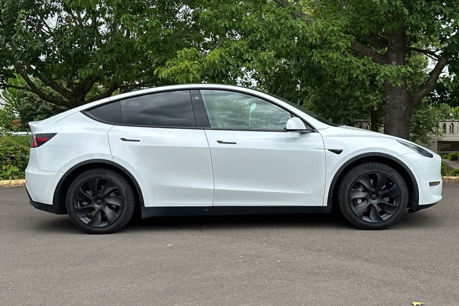 Used 2021 Tesla Model Y Long Range AWD/4WD image 8