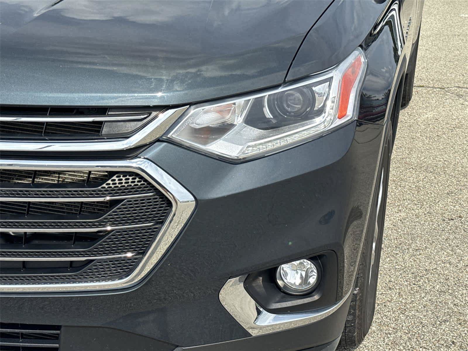 Used 2020 Chevrolet Traverse LT w/ Driver Confidence II Package AWD/4WD image 9