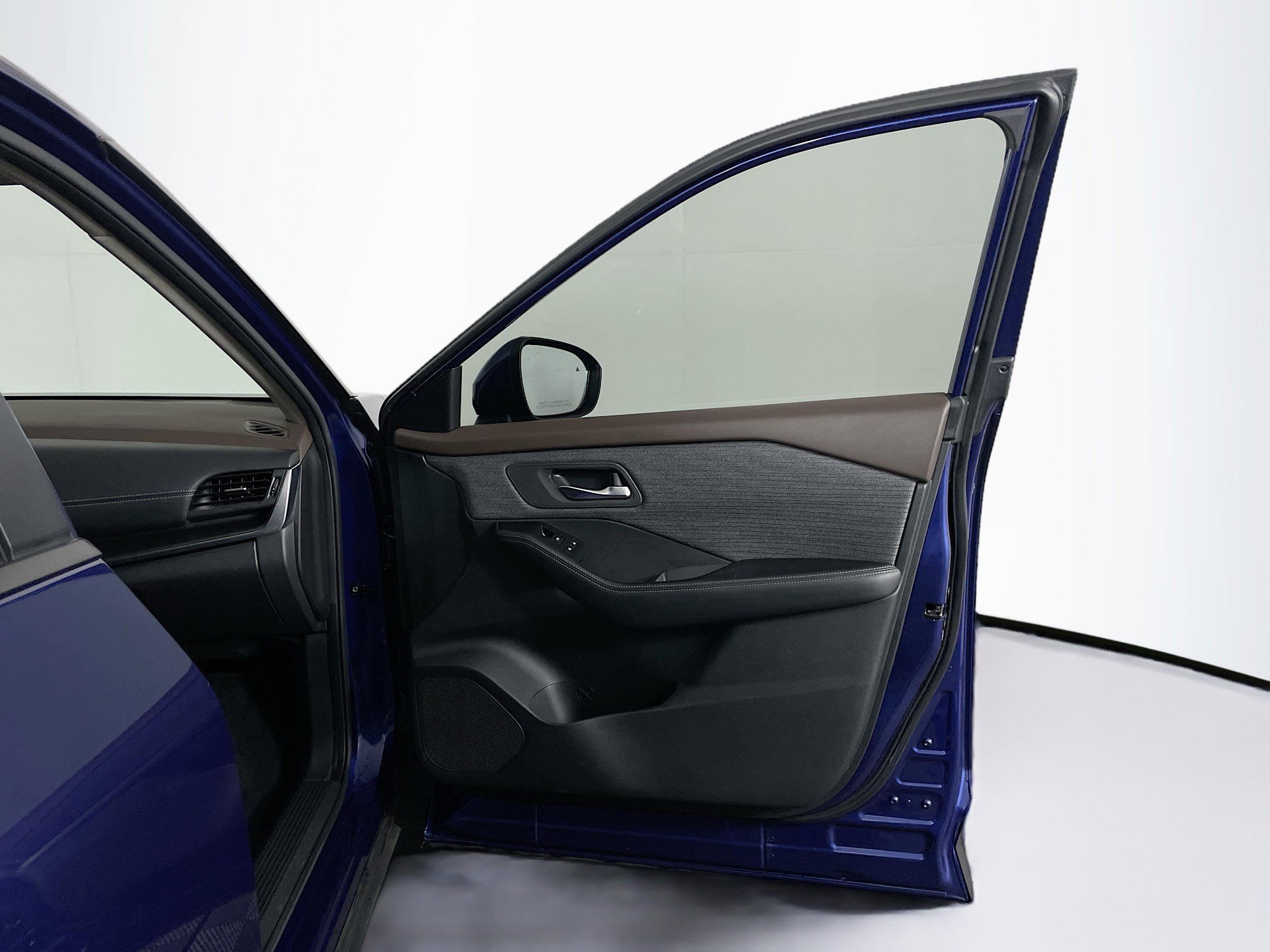 Used 2023 Nissan Rogue SV image 31