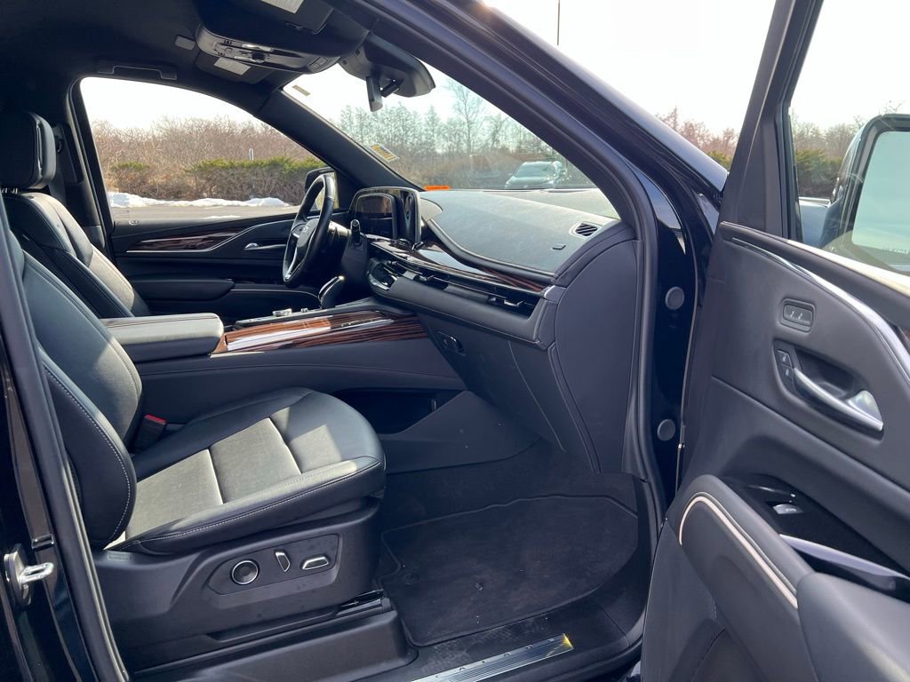 Used 2024 Cadillac Escalade ESV Luxury image 9