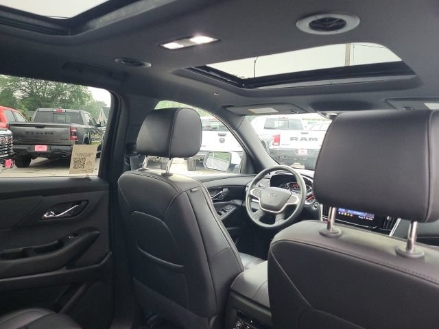 Used 2023 Chevrolet Traverse RS AWD/4WD image 21