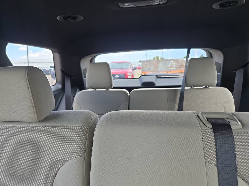 Used 2022 Chevrolet Traverse LS AWD/4WD image 17
