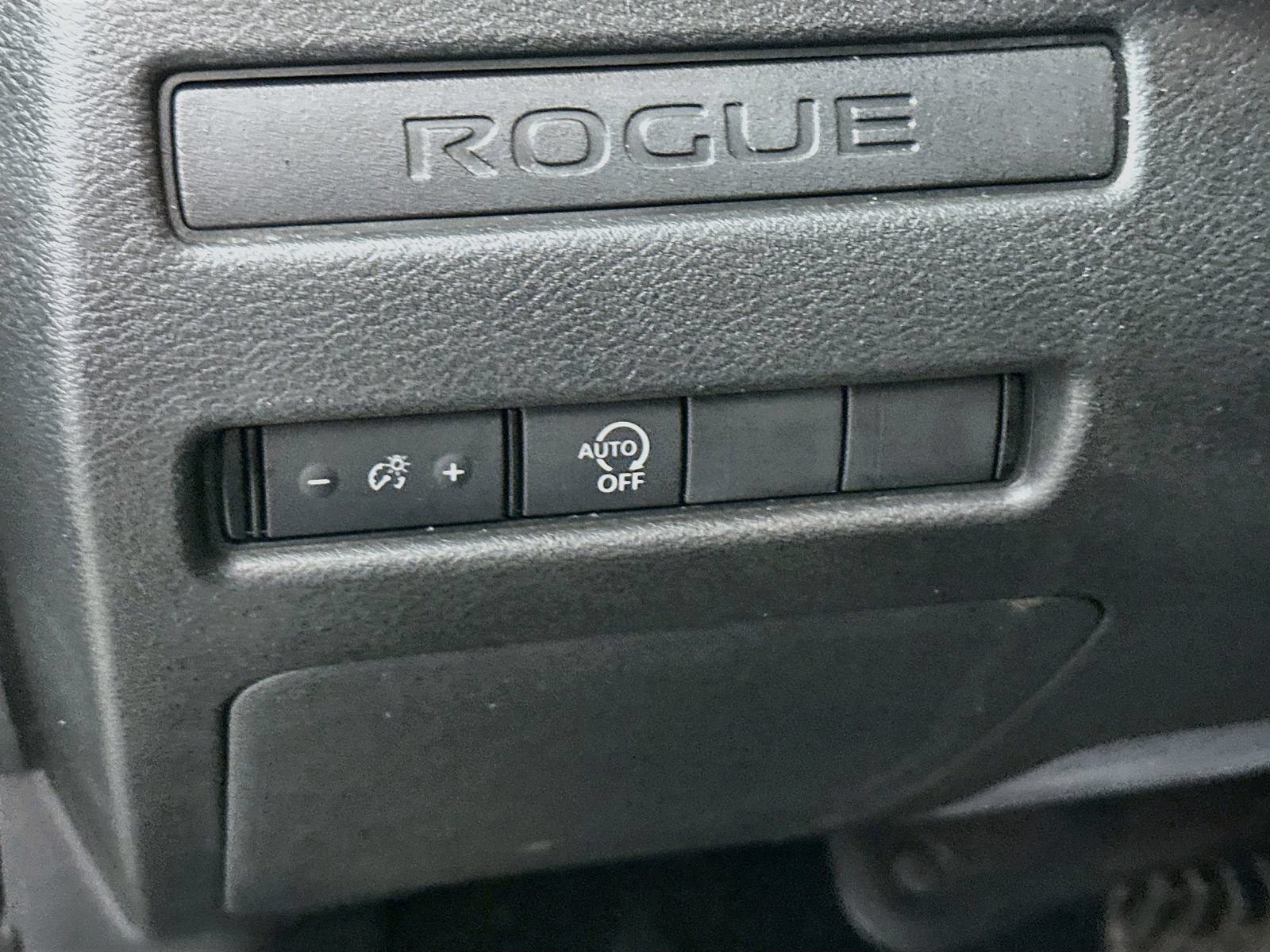 Used 2023 Nissan Rogue S AWD/4WD image 11