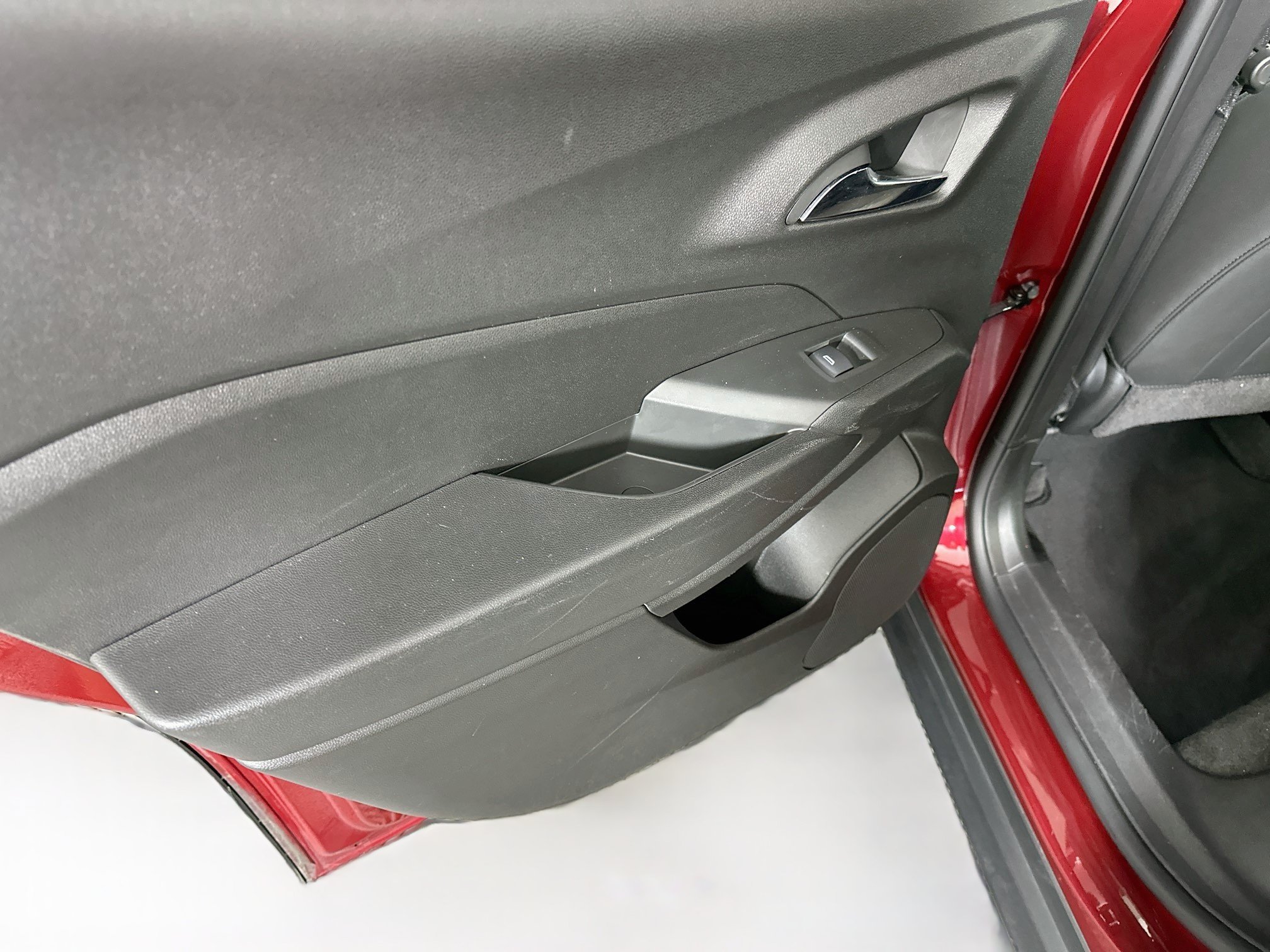 Used 2025 Chevrolet Trax LT FWD image 25