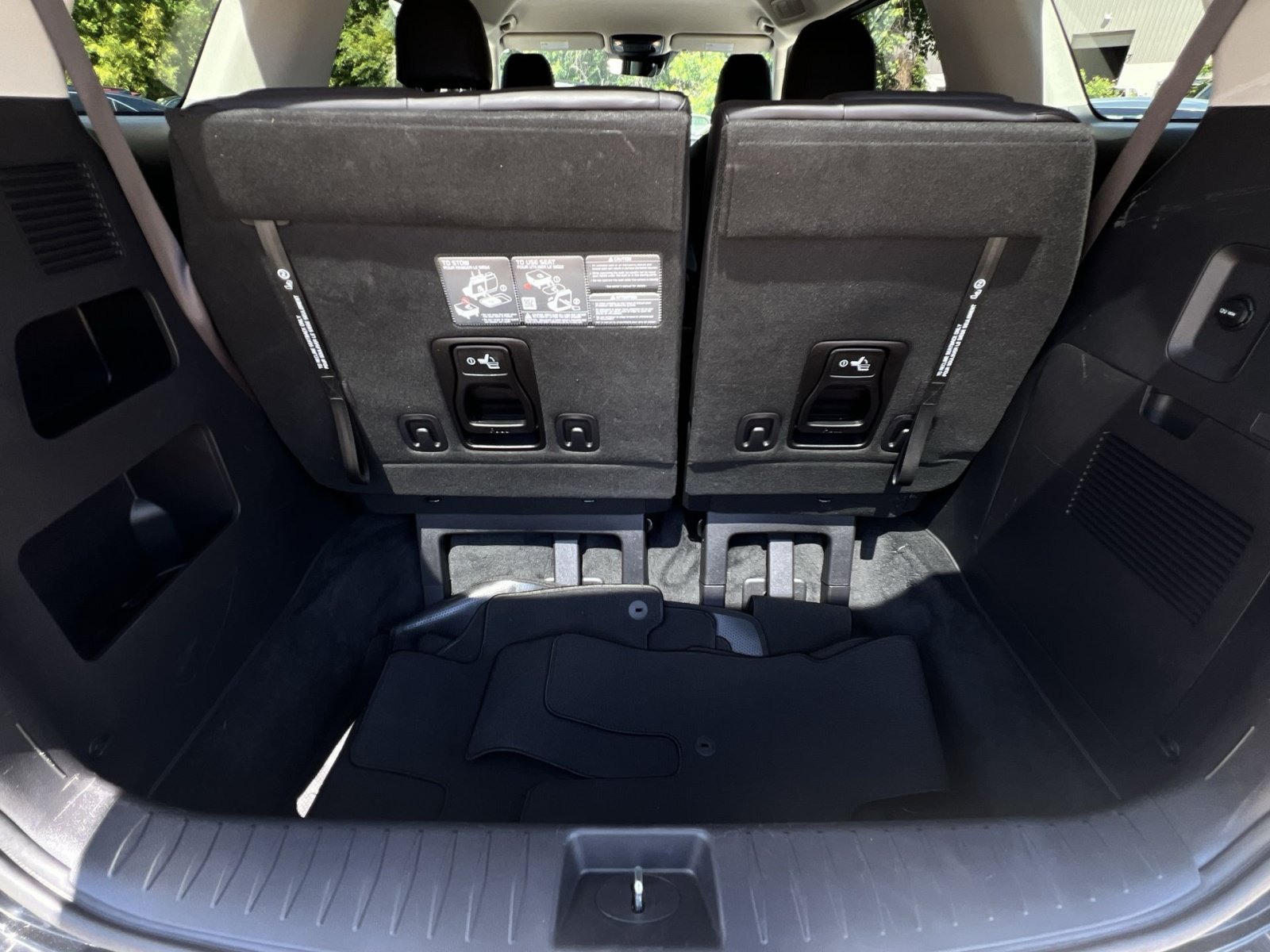 Used 2024 Kia Carnival LX FWD image 43