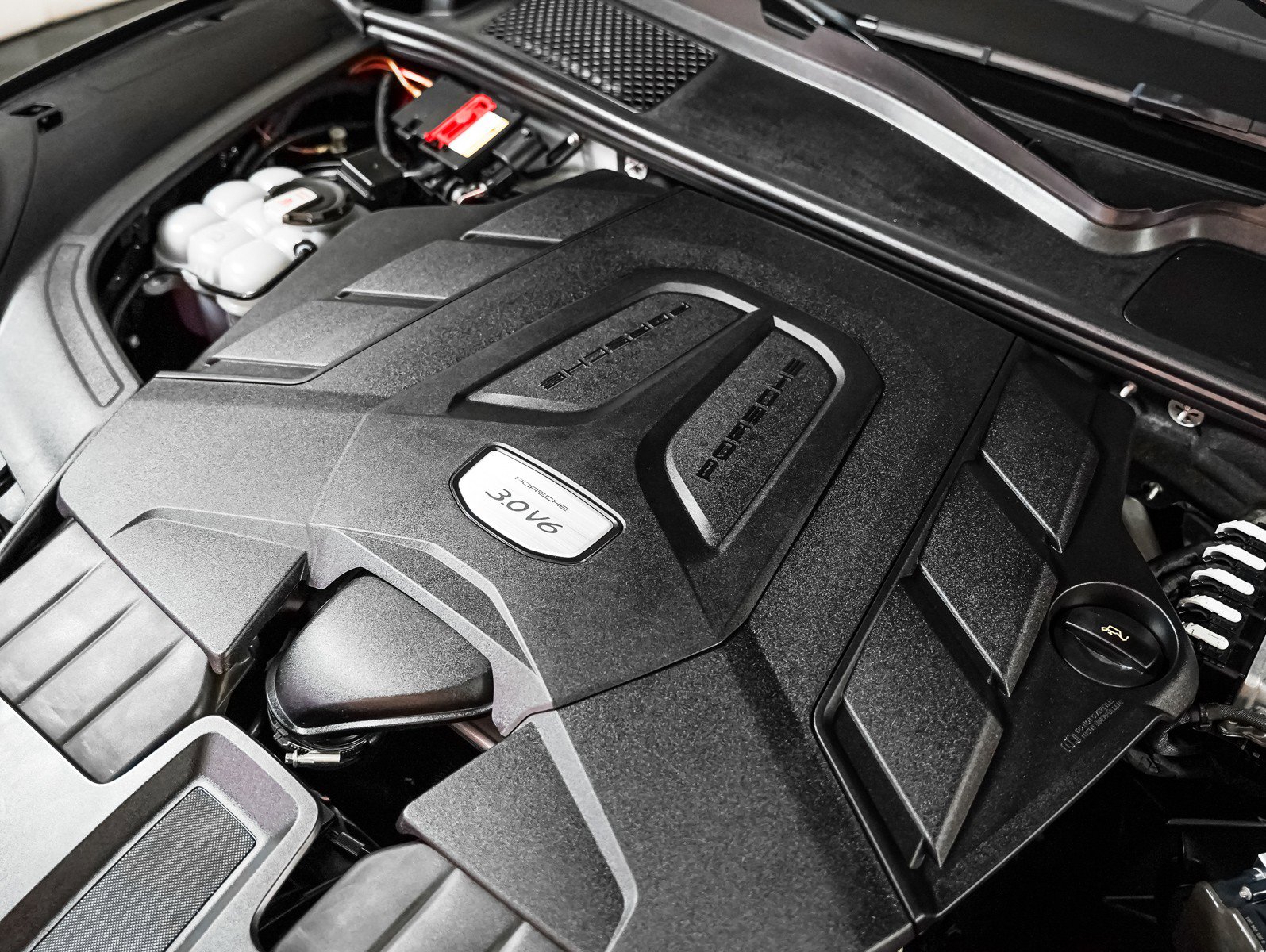 Certified 2022 Porsche Cayenne Coupe image 12