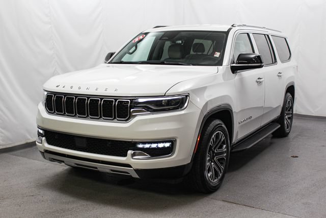Used 2024 Jeep Wagoneer L Series II RWD image 5