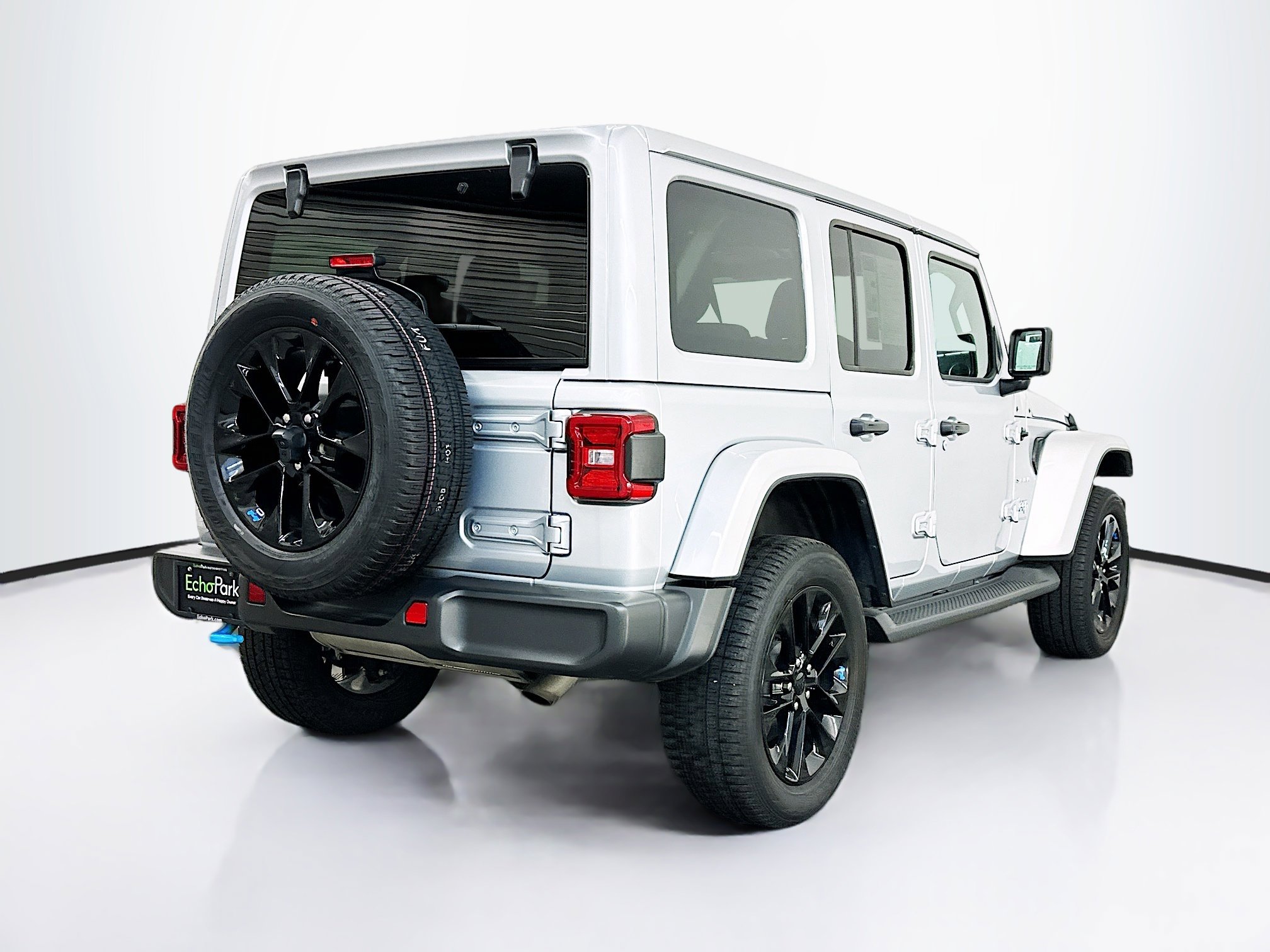 Used 2023 Jeep Wrangler Sahara w/ Cold Weather Group image 9
