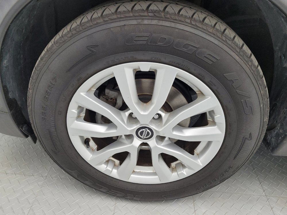 Used 2018 Nissan Rogue SV image 31