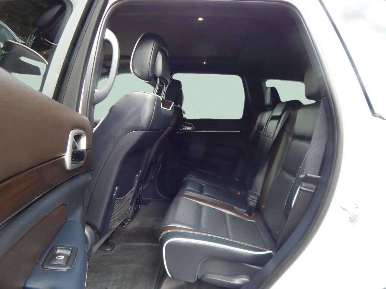 Used 2016 Jeep Grand Cherokee Overland w/ Advanced Technology Group image 11