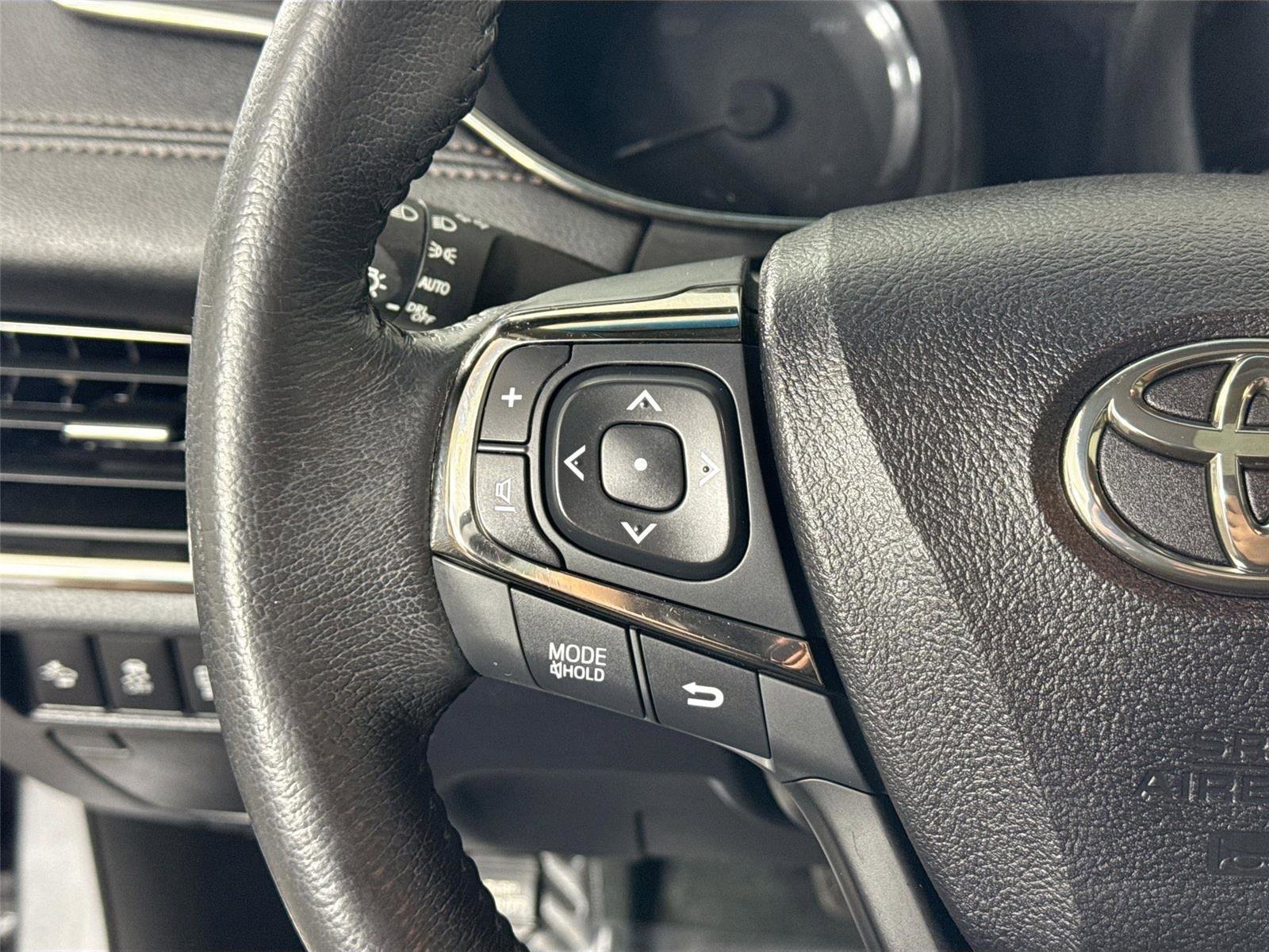 Used 2018 Toyota Avalon XLE Premium image 17