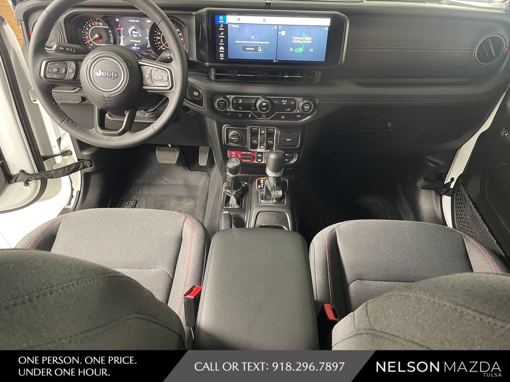 Used 2025 Jeep Gladiator Rubicon AWD/4WD image 31