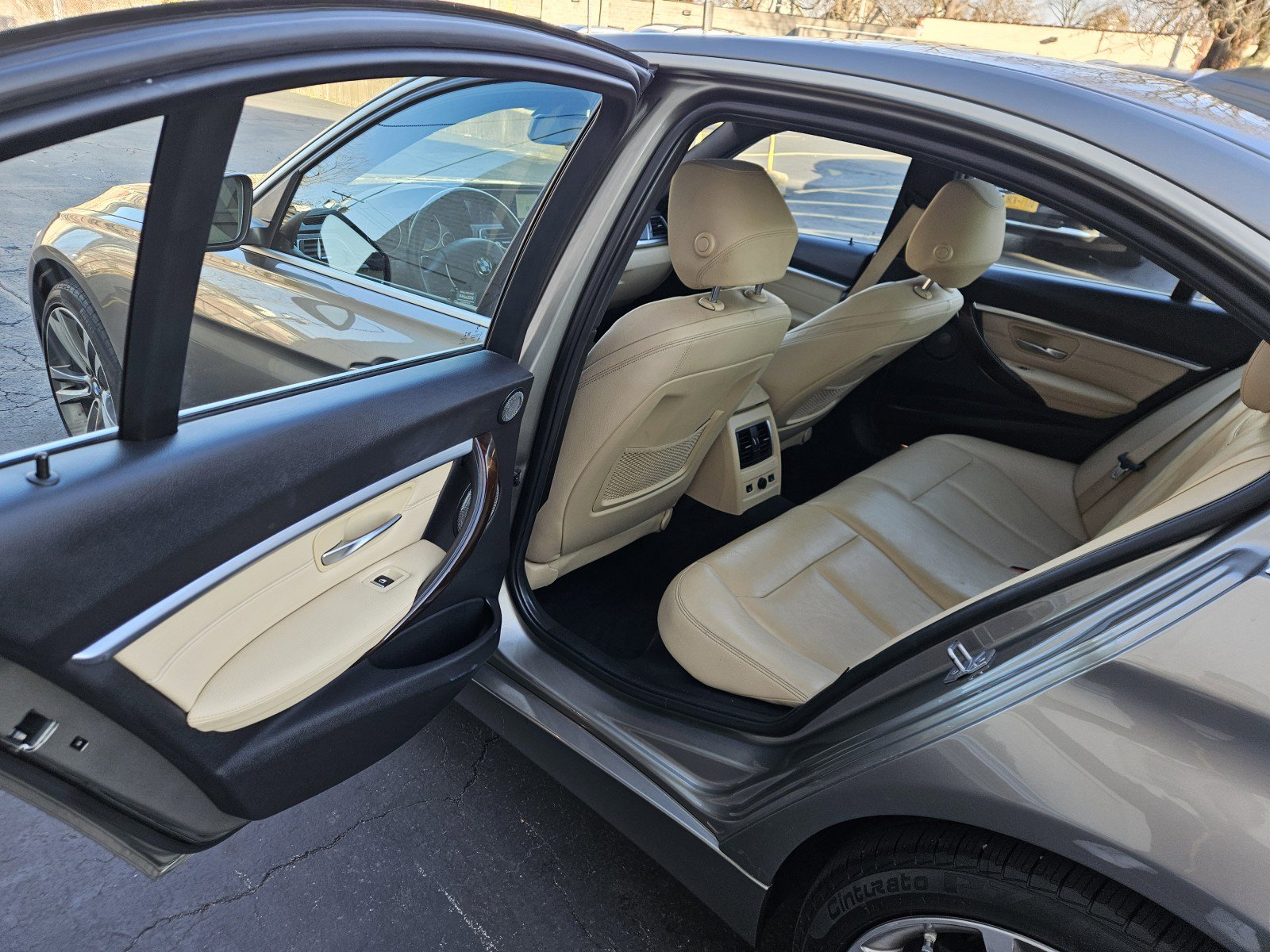 Used 2018 BMW 330i xDrive Sedan w/ Premium Package AWD/4WD image 4