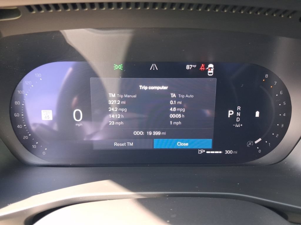 Used 2026 Volvo XC40 B5 Plus AWD/4WD image 18