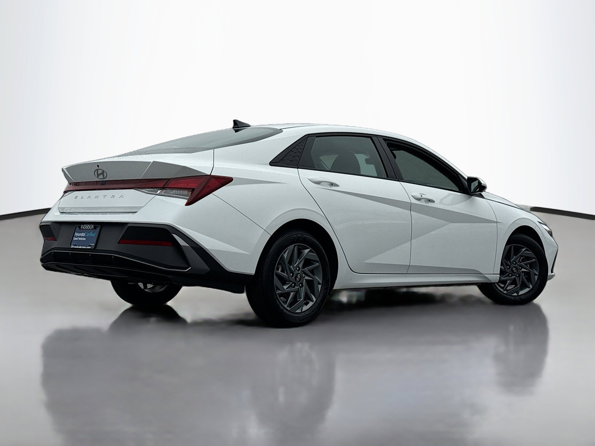 Certified 2024 Hyundai Elantra SEL image 2